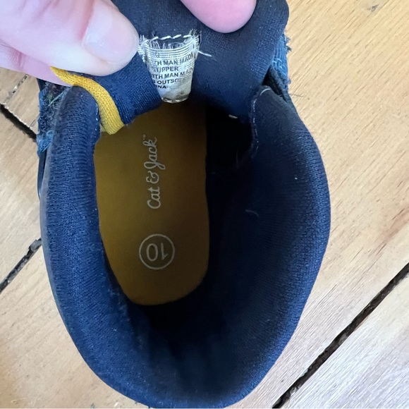 Cat and Jack high top tennis shoe - Picture 3 of 6